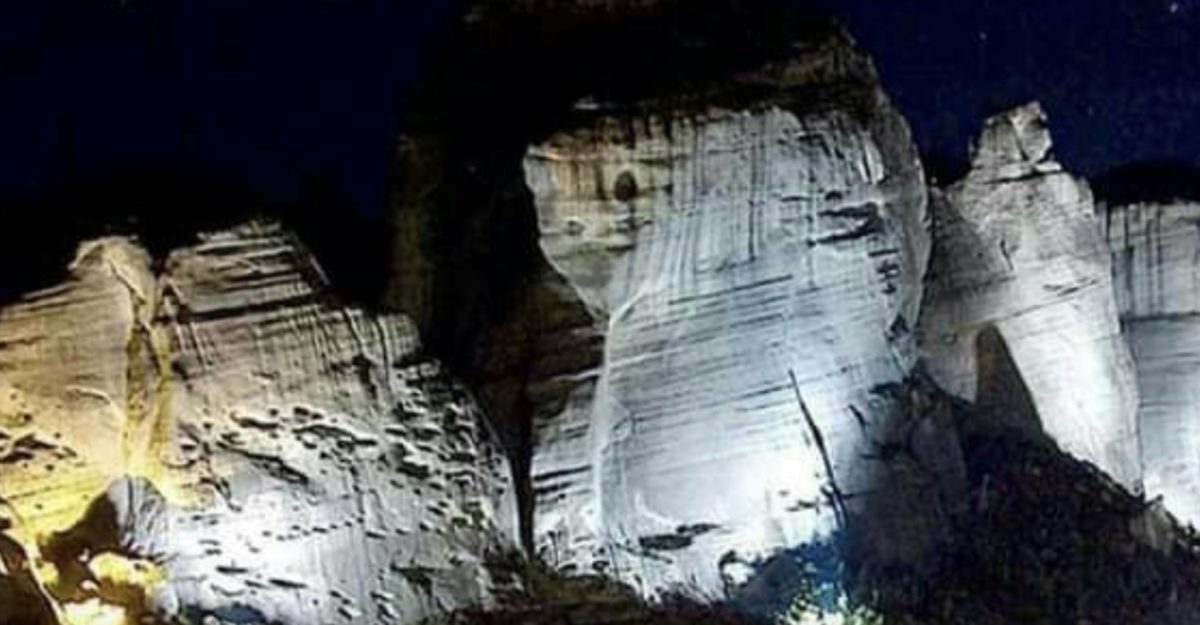 Νυχτερινός απεγκλωβισμός αναρριχητών στους βράχους των Μετεώρων 